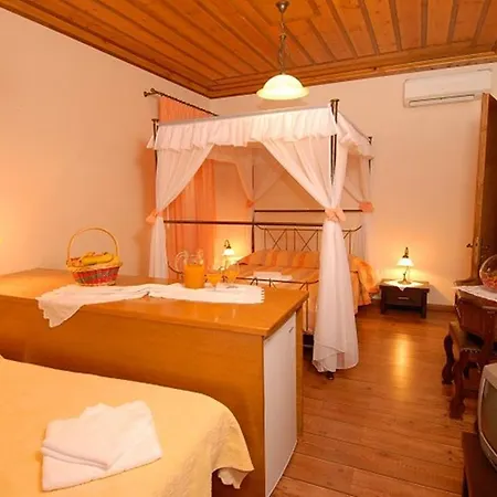 Guest house Anatoli Labreon 3*