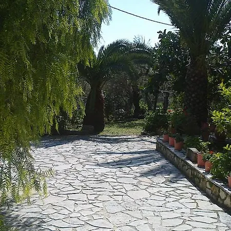 Guest house Anatoli Labreon