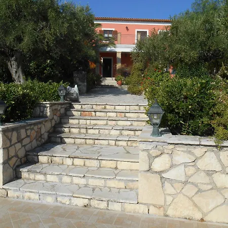 Guest house Anatoli Labreon 3*